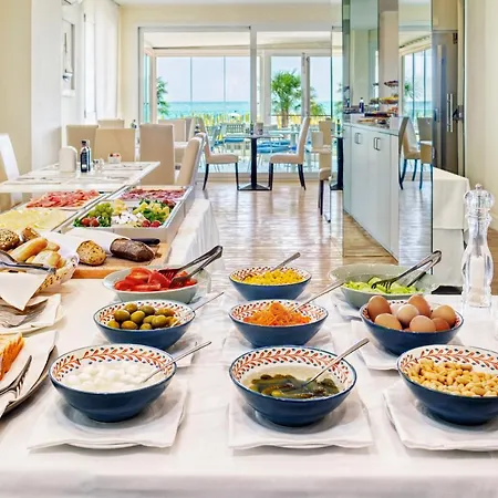 Astoria Otel 4*