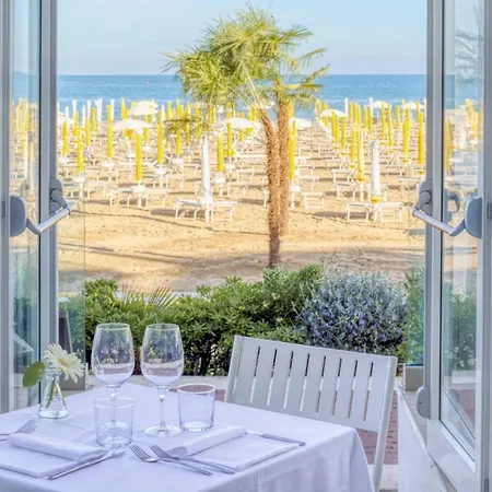 Astoria 4*