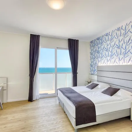Astoria 4*