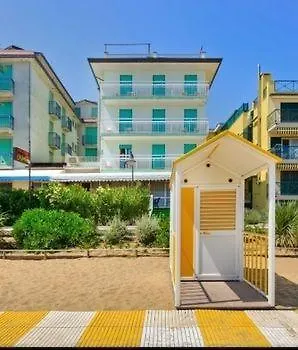 Astoria Hotel 4*
